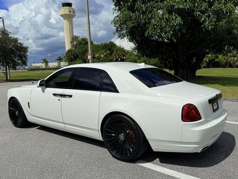 Used 2015 Rolls-Royce Ghost image 17