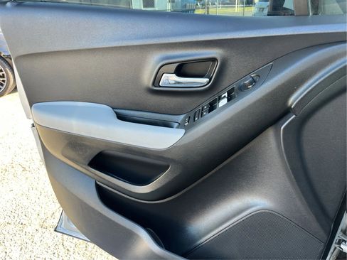 Used 2019 Chevrolet Trax LS FWD image 20