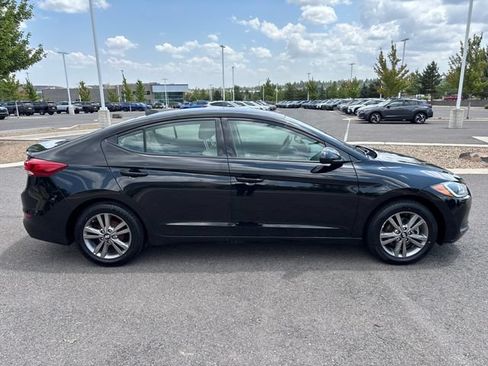 Used 2017 Hyundai Elantra SE FWD image 2