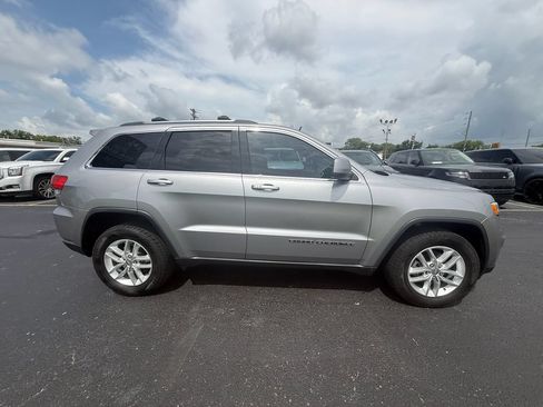 Used 2017 Jeep Grand Cherokee Laredo w/ Quick Order Package 23E AWD/4WD image 2