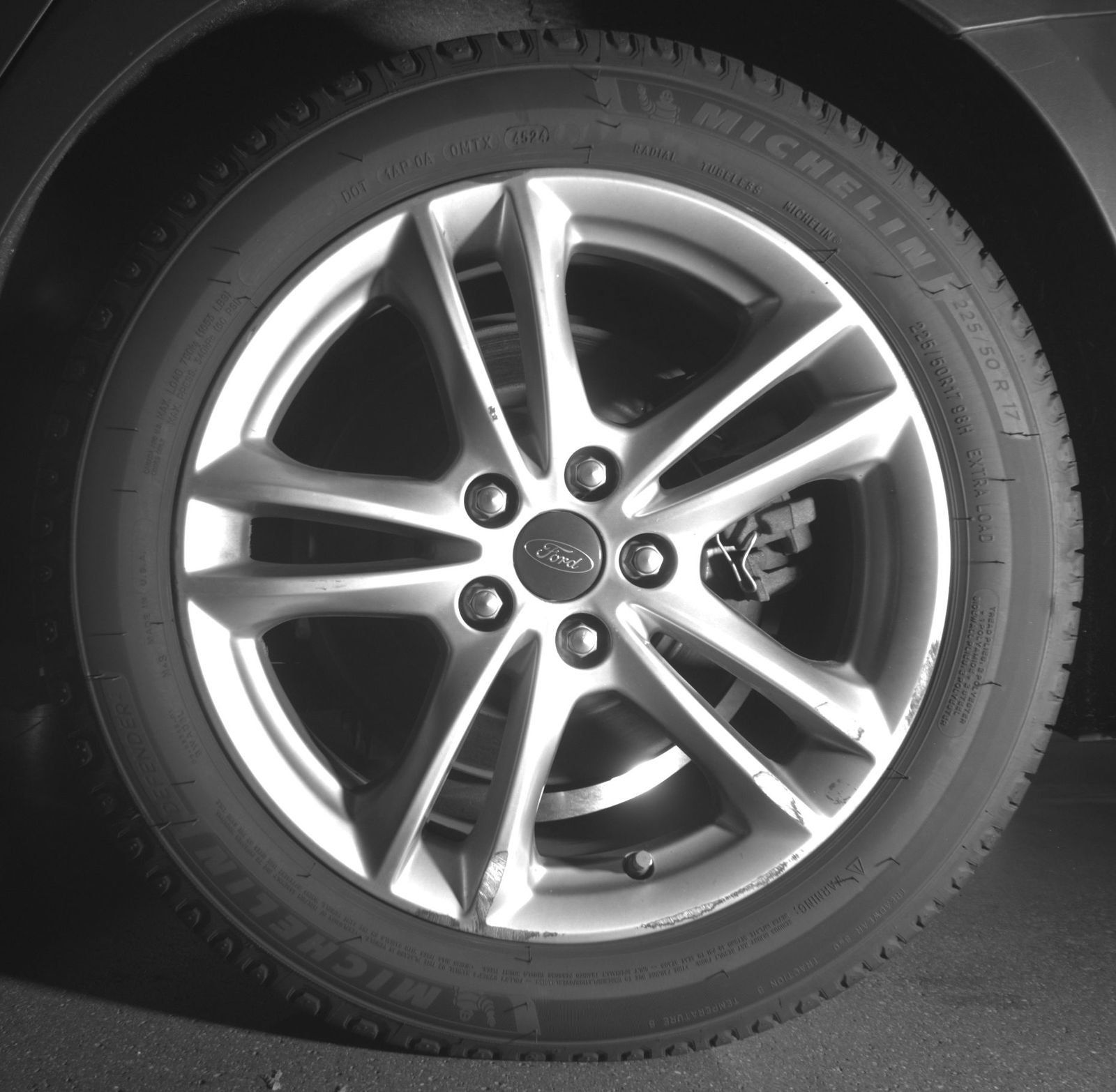 Used 2015 Ford Fusion Energi Titanium FWD image 13