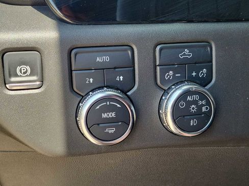 Used 2025 GMC Sierra 1500 Elevation image 19