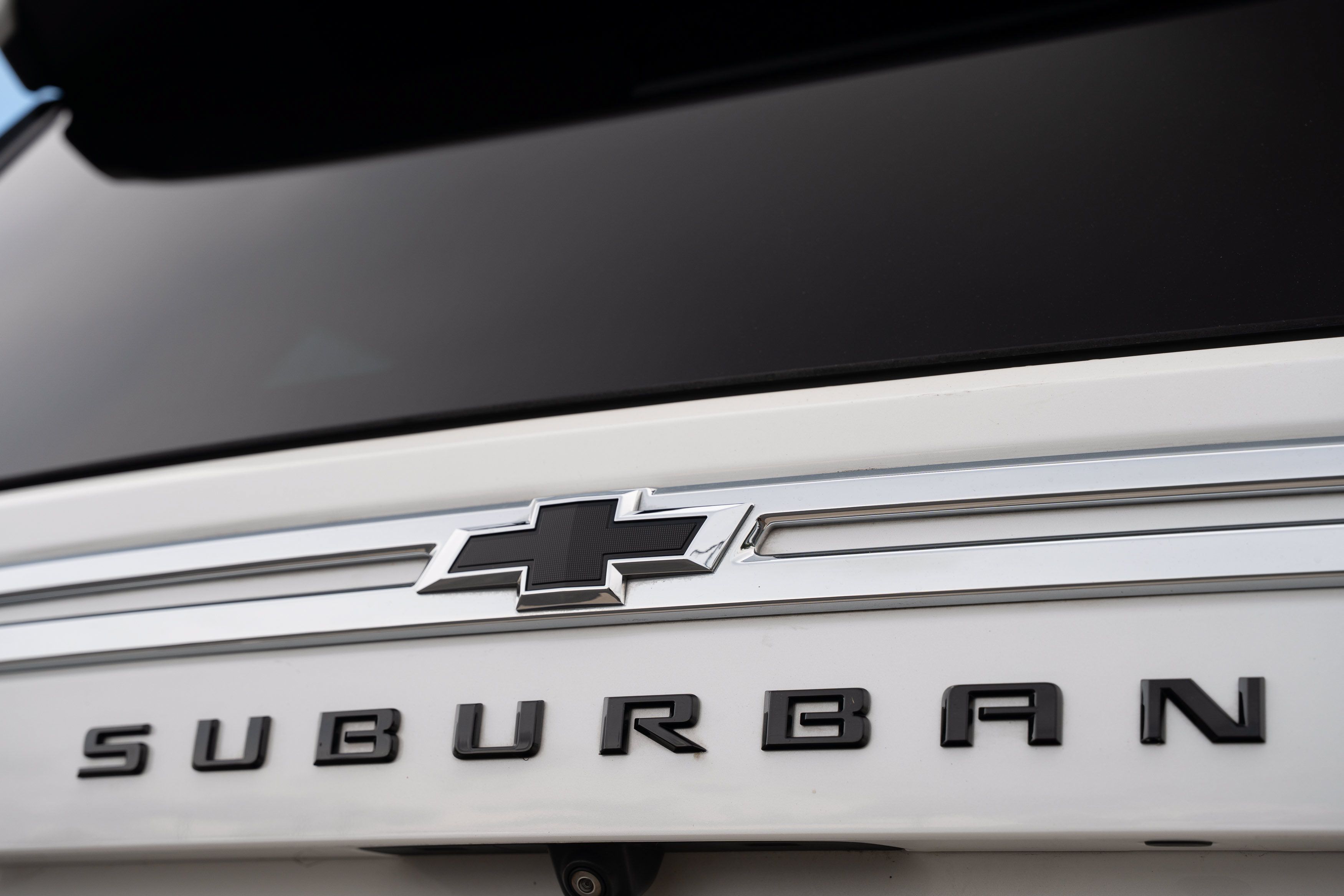 Used 2022 Chevrolet Suburban LT w/ LT Signature Package AWD/4WD image 32