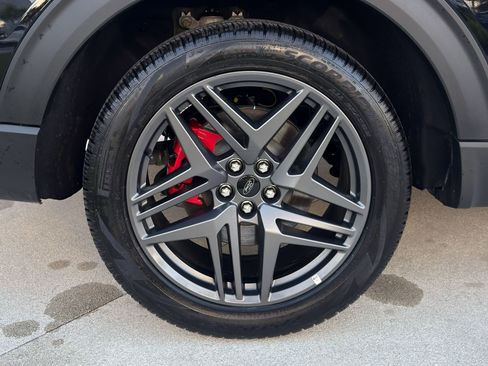 Used 2025 Ford Explorer ST-Line w/ ST-Line Street Pack image 11