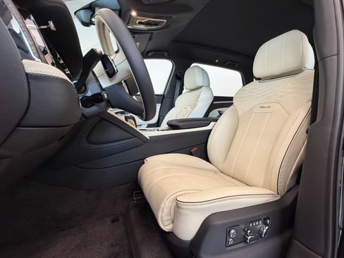New 2026 Bentley Bentayga Extended Wheelbase AWD/4WD image 16