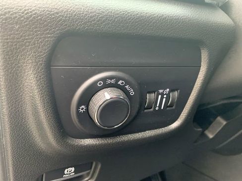Used 2024 Jeep Grand Cherokee Altitude AWD/4WD image 18