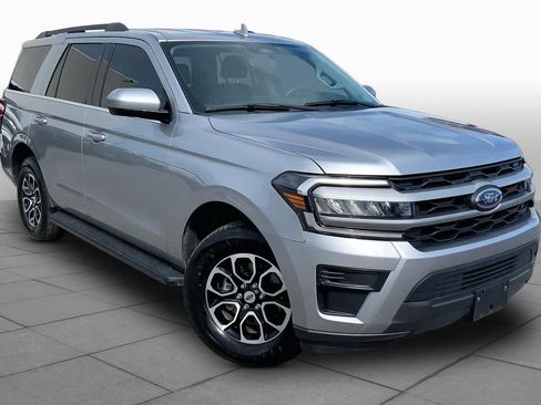 Certified 2022 Ford Expedition XLT RWD image 3