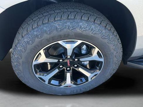New 2026 GMC Yukon XL AT4 AWD/4WD image 29