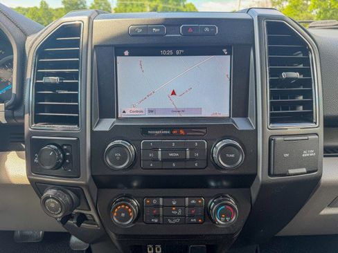 Used 2019 Ford F150 XLT w/ Equipment Group 302A Luxury AWD/4WD image 11