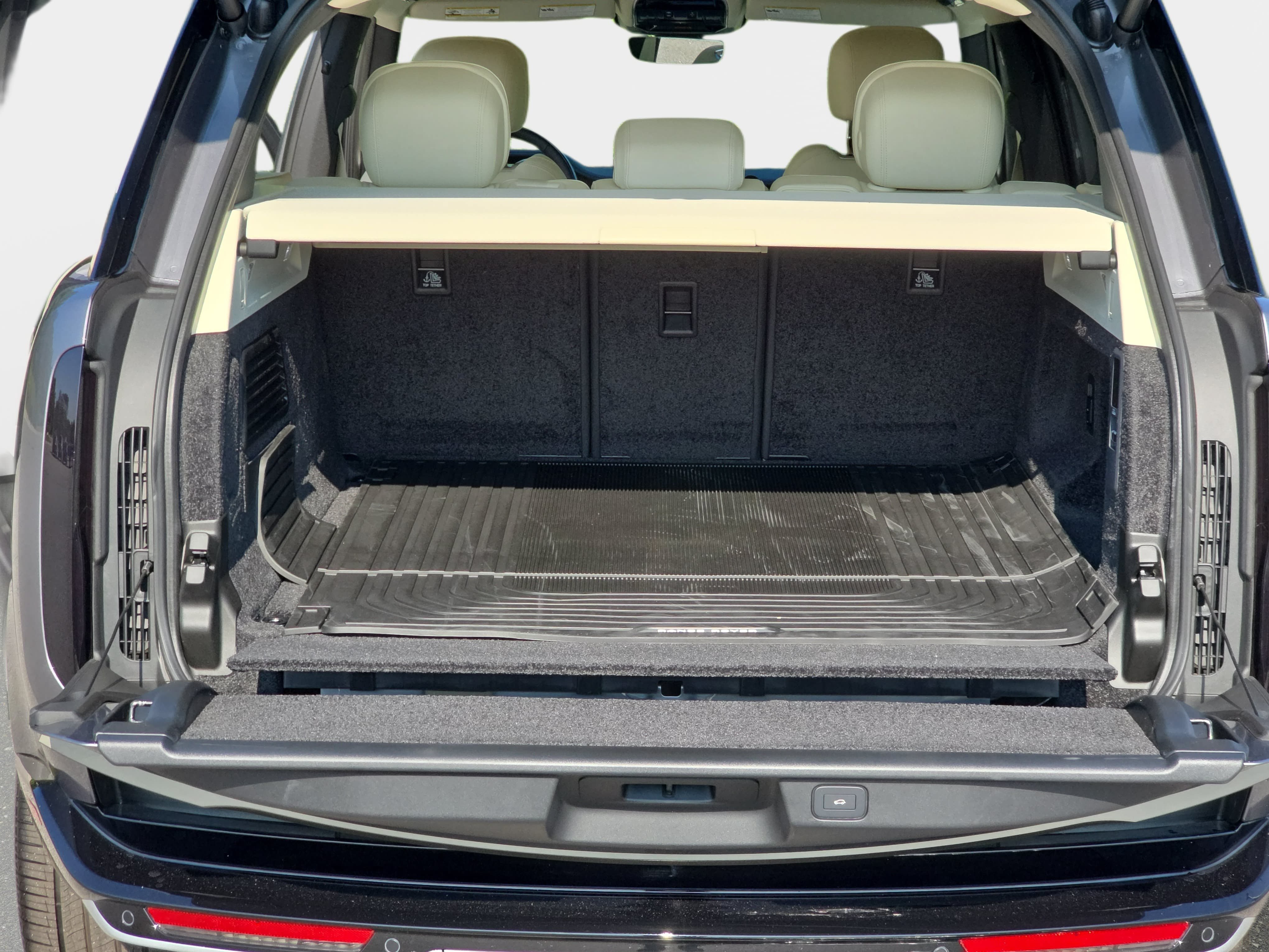 New 2026 Land Rover Range Rover SE AWD/4WD image 13