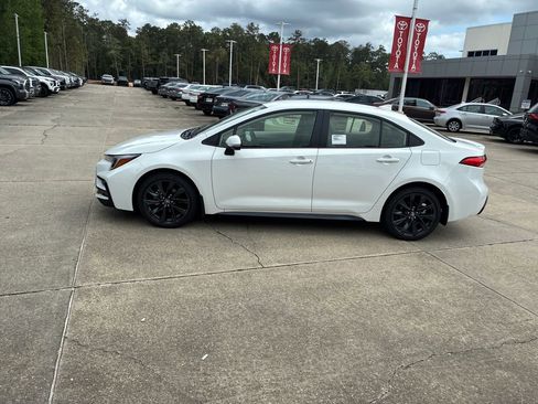 New 2026 Toyota Corolla SE FWD image 2