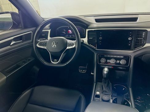 Used 2022 Volkswagen Atlas Cross Sport SEL R-Line image 17
