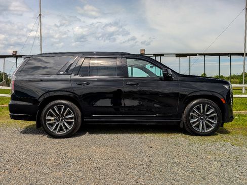 Used 2021 Cadillac Escalade Sport w/ Driver Assist Tech Package AWD/4WD image 4