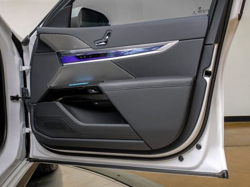 Used 2024 BMW 740i w/ Premium Package 2 image 56