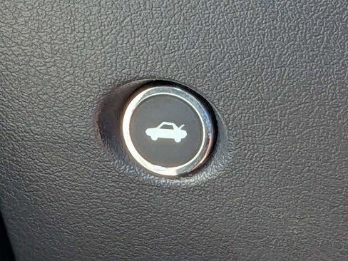 Used 2014 Dodge Challenger SXT RWD image 26