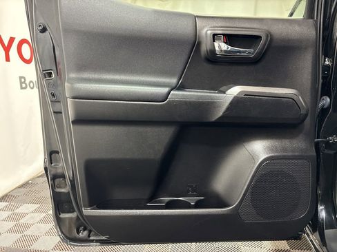 Used 2021 Toyota Tacoma TRD Sport w/ Technology Package image 18