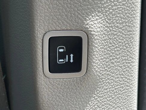 Used 2024 Chrysler Pacifica Touring-L FWD image 44