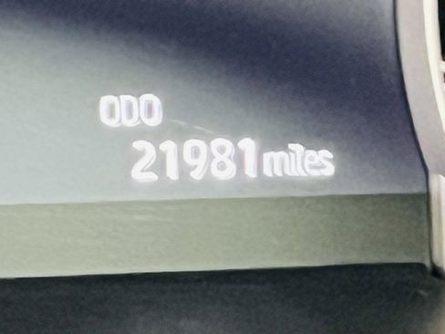 Used 2023 Toyota Highlander XLE image 12