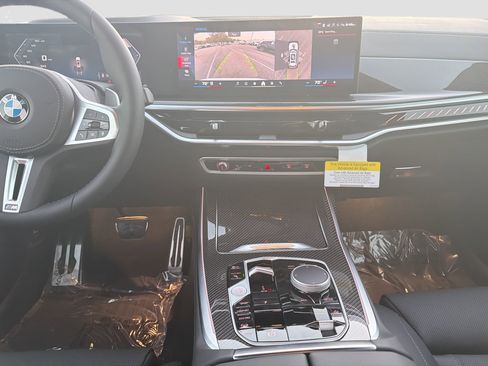 New 2026 BMW X7 M60i w/ Climate Comfort Package image 20