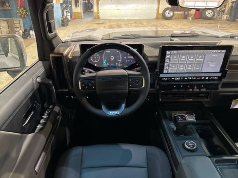 New 2025 GMC Hummer EV 2X image 25