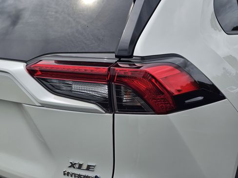 Used 2021 Toyota RAV4 XLE Premium AWD/4WD image 9