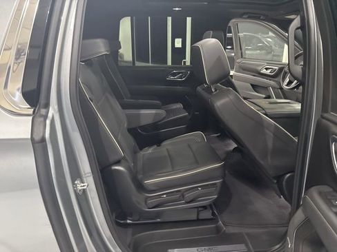 Used 2023 GMC Yukon XL SLT w/ SLT Premium Package image 38