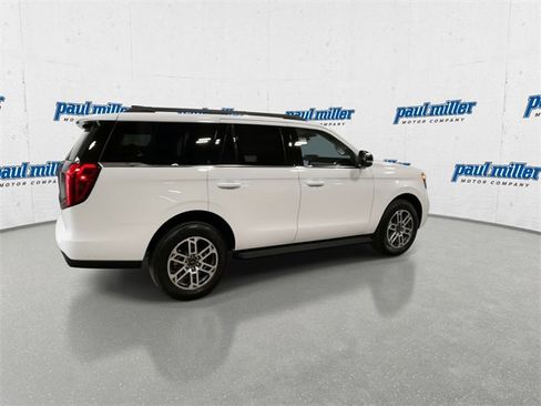 New 2025 Ford Expedition Active image 12