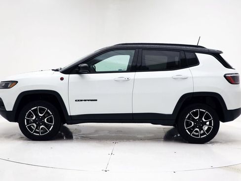 Used 2025 Jeep Compass Trailhawk AWD/4WD image 5