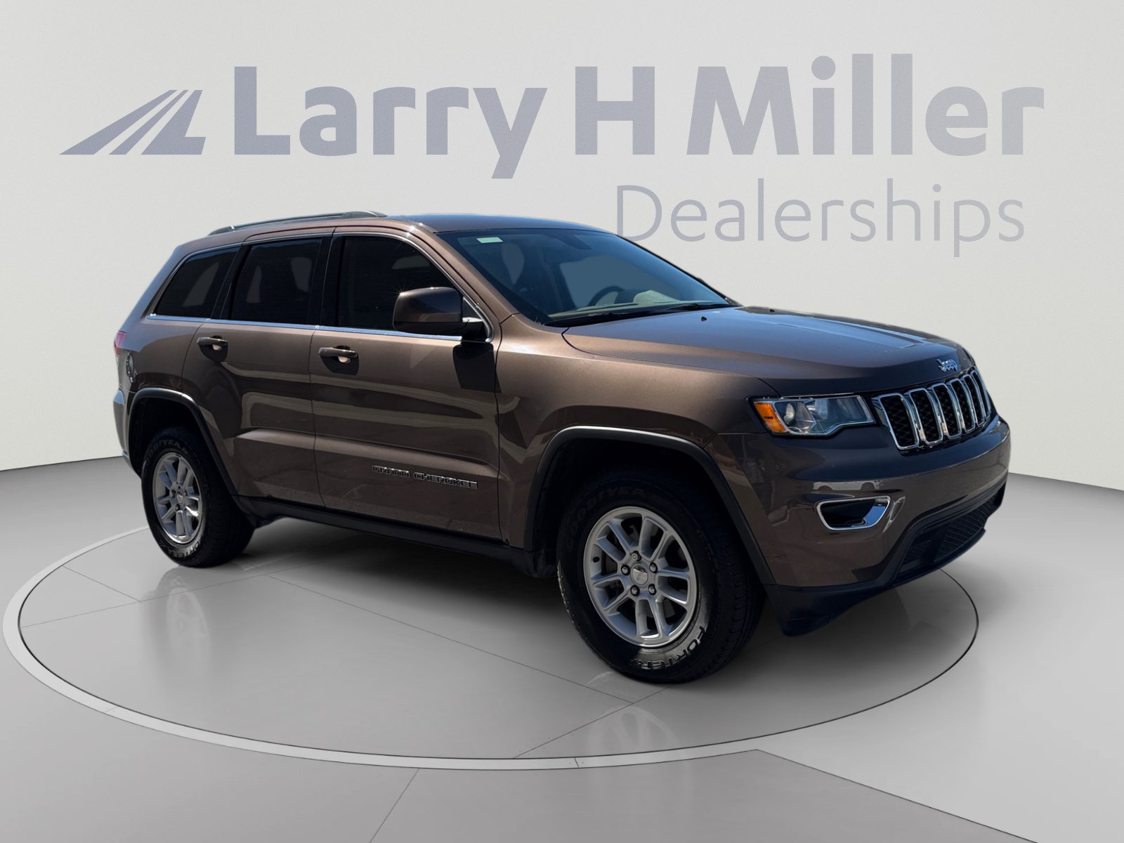 Used 2020 Jeep Grand Cherokee Laredo RWD image 7