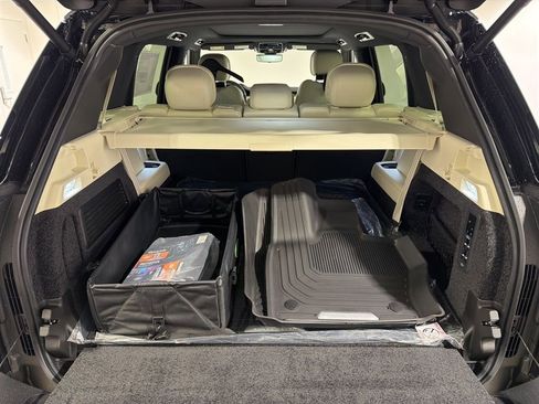 New 2026 Land Rover Range Rover Long Wheelbase SE AWD/4WD image 29