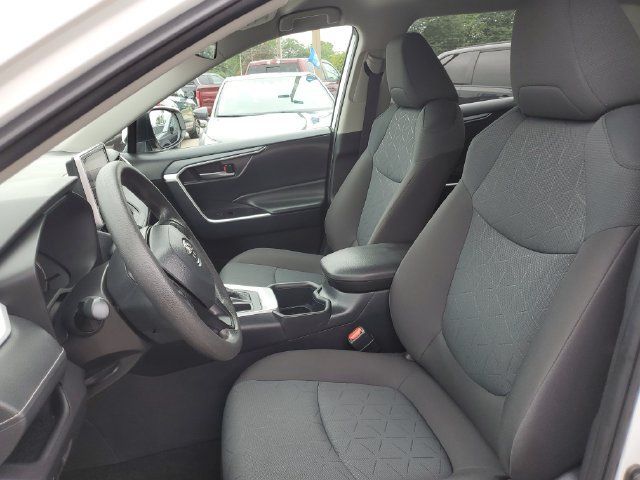 Used 2025 Toyota RAV4 XLE AWD/4WD image 5