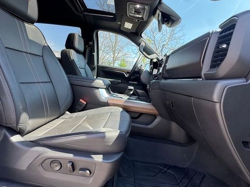 Used 2024 Chevrolet Silverado 1500 High Country w/ High Country Premium Package image 16