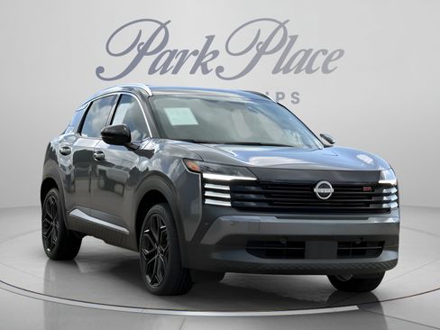 Used 2025 Nissan Kicks SR FWD image 8