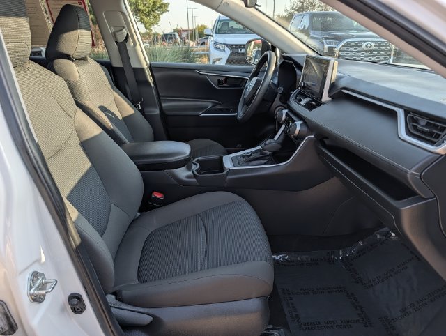 Used 2024 Toyota RAV4 LE AWD/4WD image 28