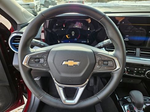 Used 2025 Chevrolet Trax LT w/ LT Convenience Package image 25