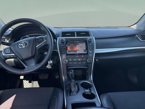 Used 2016 Toyota Camry SE w/ Moonroof Package FWD image 15