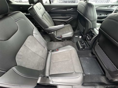 New 2025 Jeep Grand Cherokee L Altitude image 15