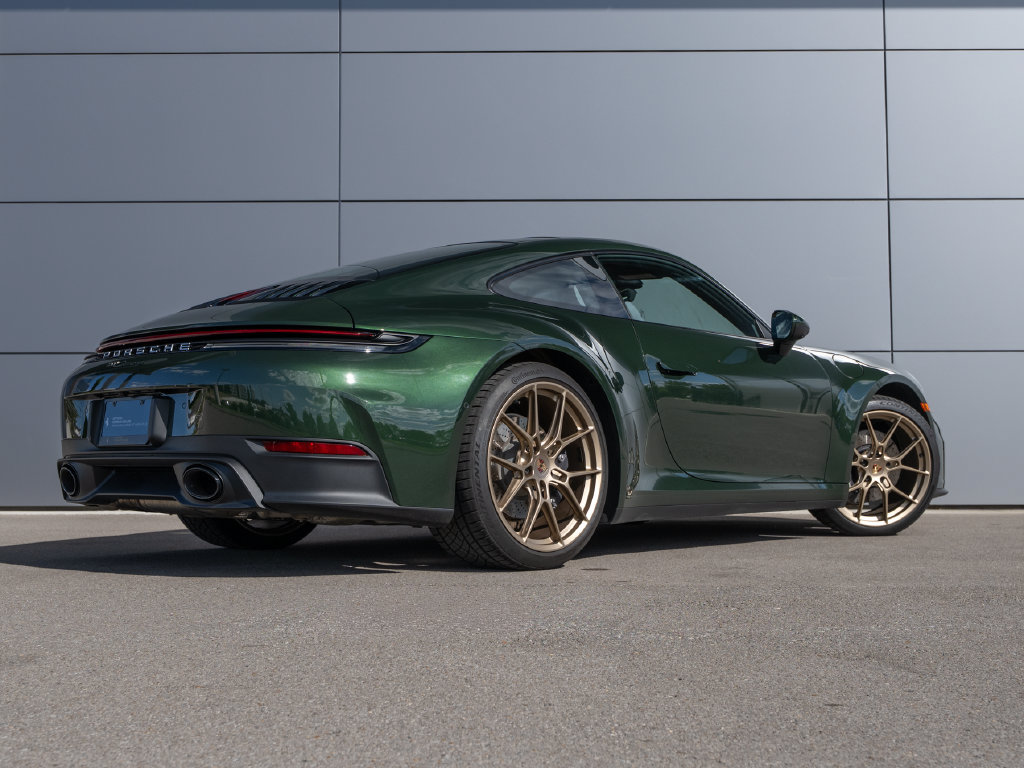 Used 2026 Porsche 911 Carrera RWD image 6