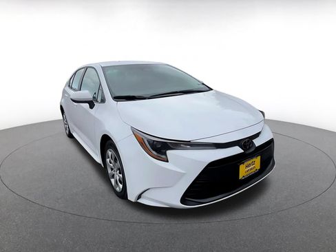 Used 2025 Toyota Corolla LE FWD image 3