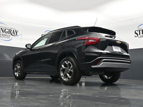 Used 2025 Chevrolet Trax LT image 21