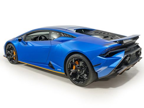Used 2023 Lamborghini Huracan Tecnica image 4
