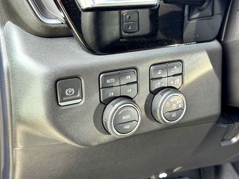 Used 2023 Chevrolet Silverado 1500 LT Trail Boss w/ LT Trail Boss Premium Package image 15