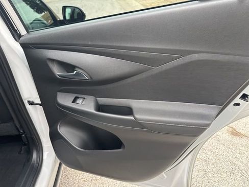 Used 2025 Buick Envista Avenir image 48