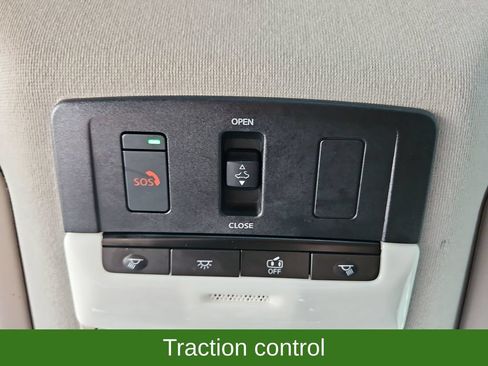 Used 2025 Nissan Sentra SR w/ SR Premium Package FWD image 21