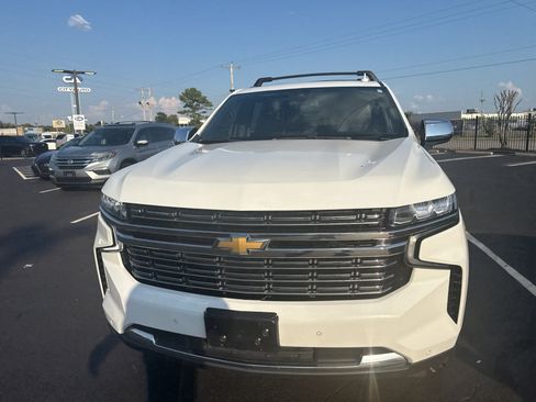 Used 2022 Chevrolet Suburban Premier AWD/4WD image 3