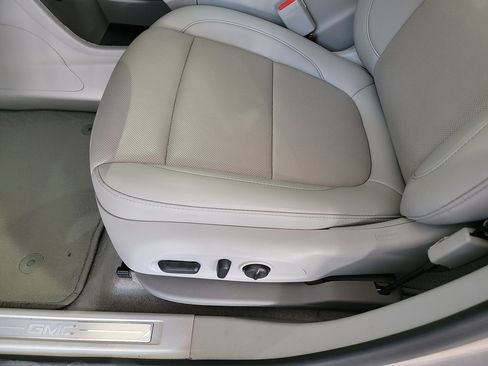 Used 2022 GMC Acadia SLT w/ Preferred Package FWD image 13
