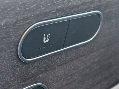 Certified 2021 Mercedes-Benz GLB 250 4MATIC w/ Premium Package image 11