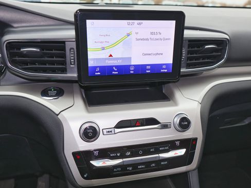 Used 2021 Ford Explorer XLT w/ Equipment Group 202A image 21