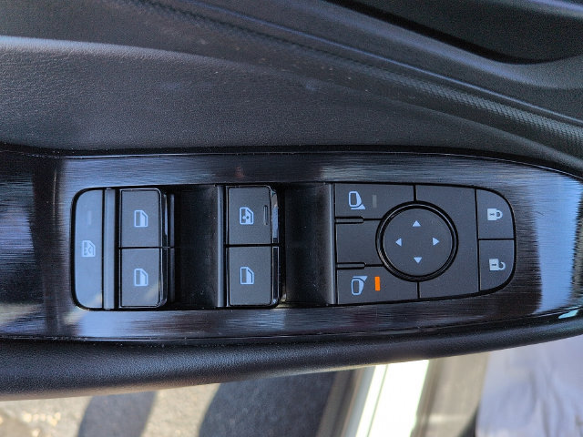 Used 2025 Nissan Rogue S FWD image 14