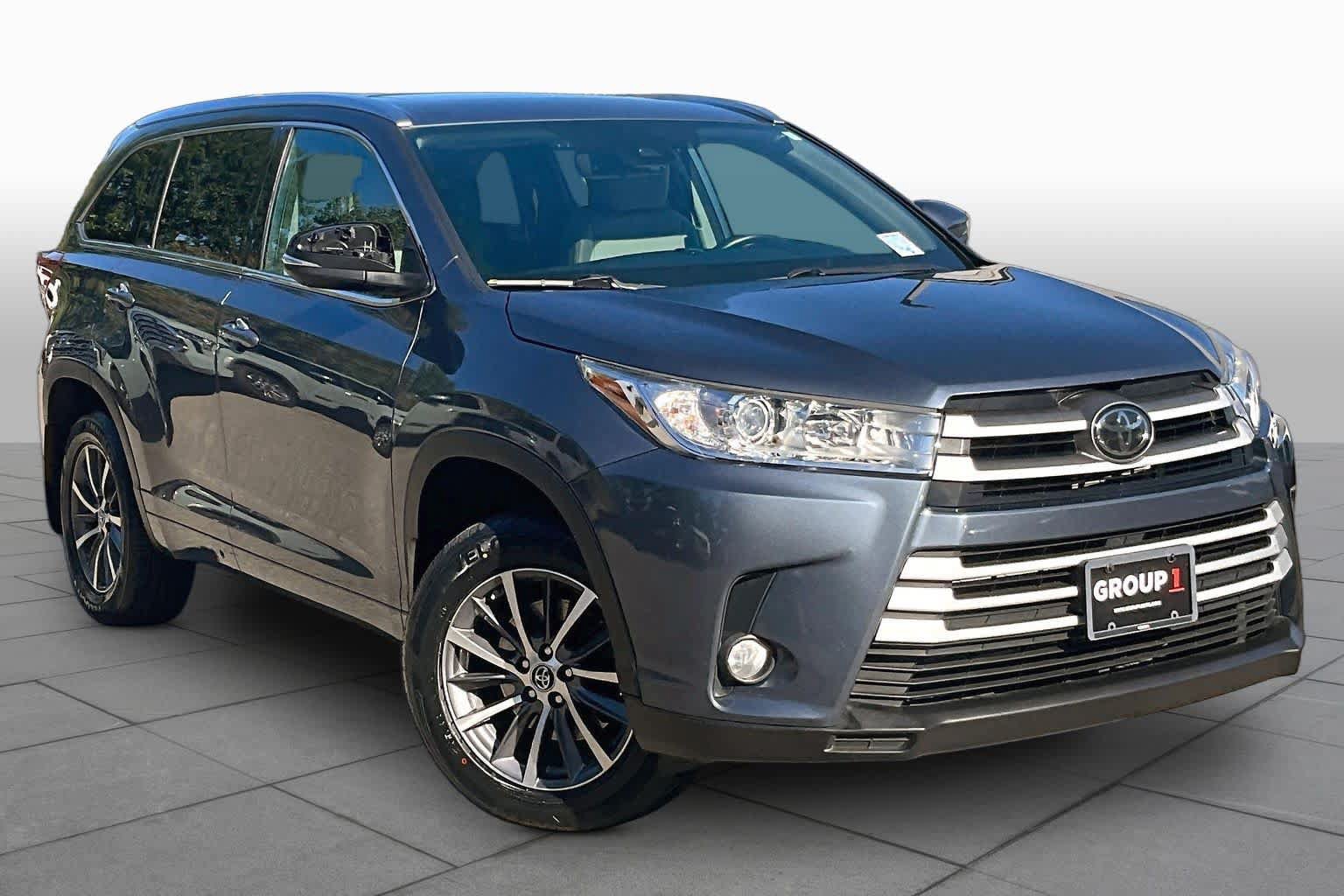 Used 2018 Toyota Highlander XLE AWD/4WD image 3